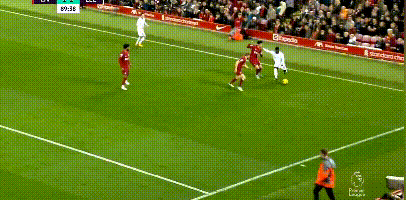 庆祝波兰独立日，莱万将纽约帝国大厦点亮为白红色