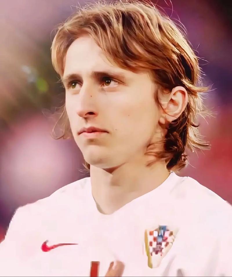 记者：多特仍在推进桑乔的转会，相关谈判正在进行中