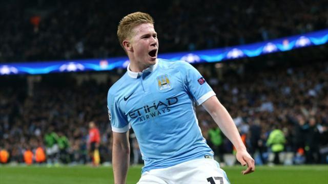 前锋远射破门，球迷现场尖叫