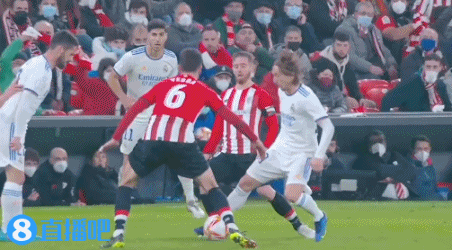 巴萨vs法兰克福首发：亚马尔、莱万出战，拉什福德替补