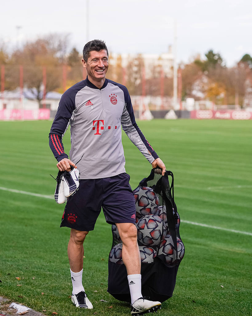 前锋终于找到射门感觉