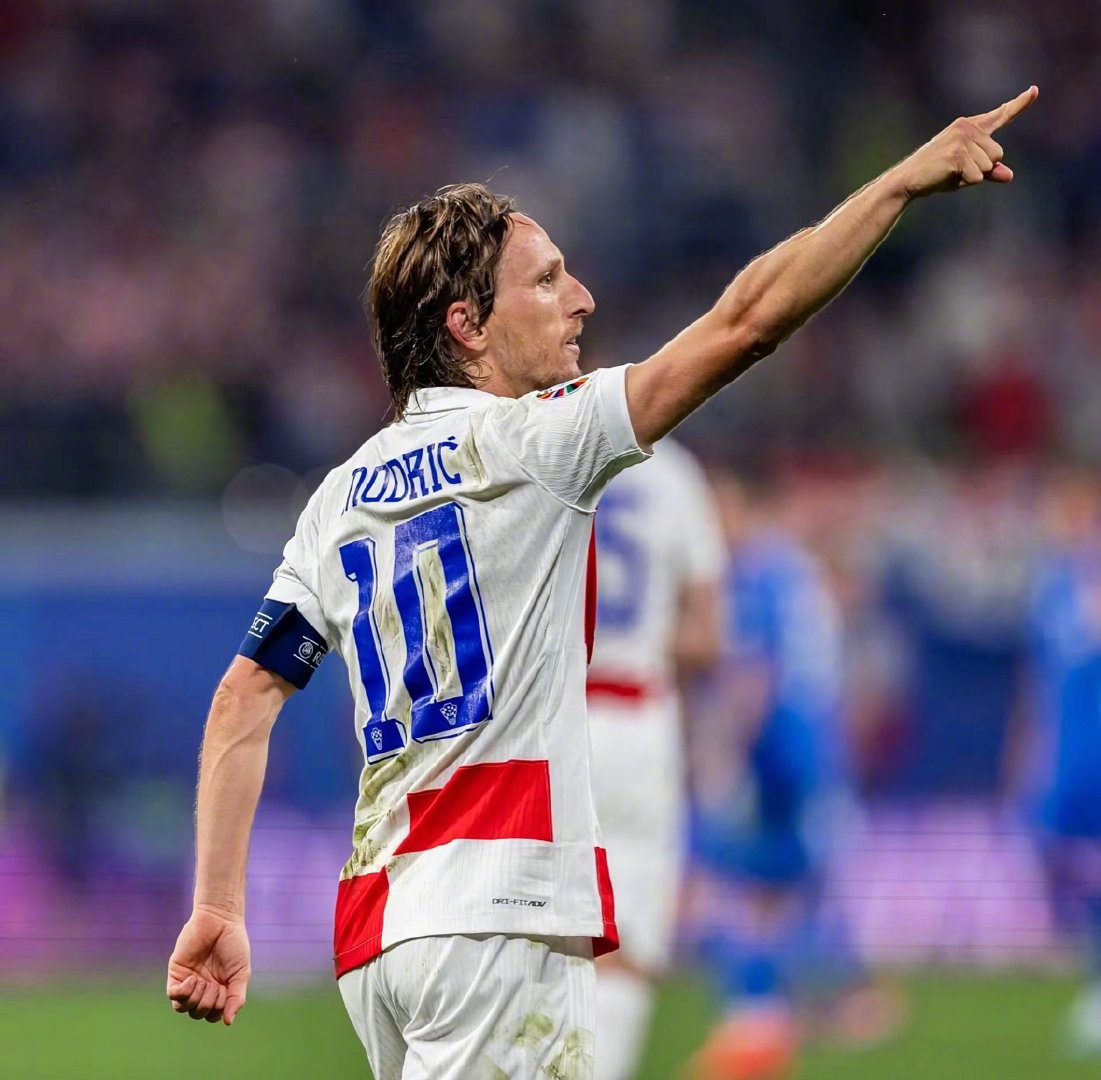 记者：国米签哈伊杜克18岁中卫布拉尼米尔的交易已完成80%