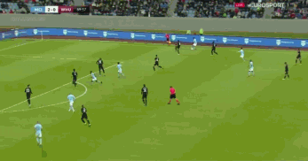 为国出战14次打进1球，尹鸿博获得印有19号的国足纪念球衣